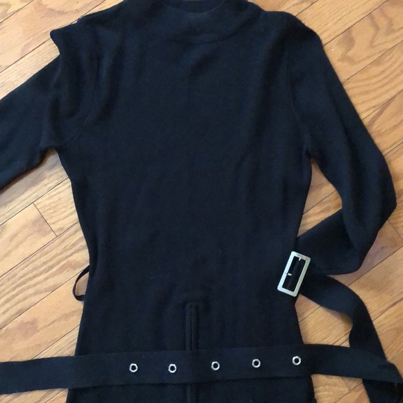 Gorgeous body hugging dress - Picture 3 of 7